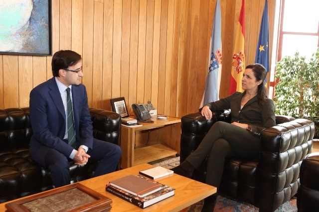O valedor do pobo entrega á presidenta do Parlamento o Informe Ordinario de 2014